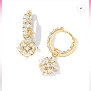 KENDRA SCOTT | DIRA CONVERTIBLE GOLD CRYSTAL HUGGIE EARRINGS IN WHITE CRYSTAL